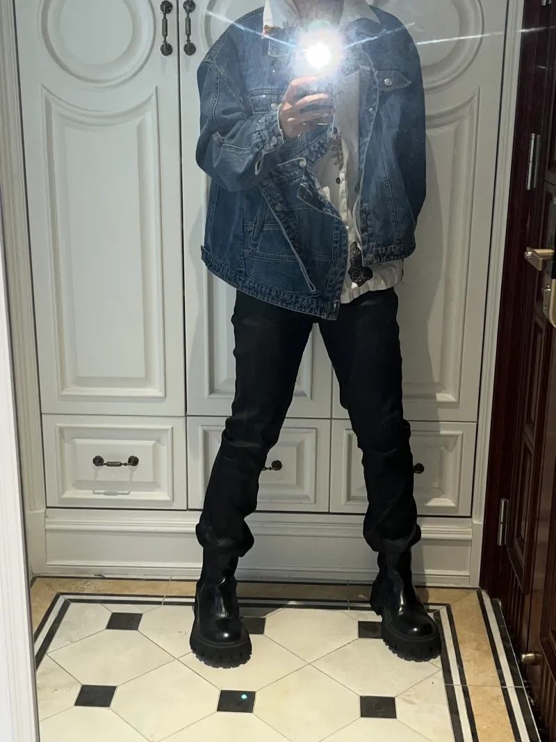 和女孩子出去应该穿哪套呢？_图2