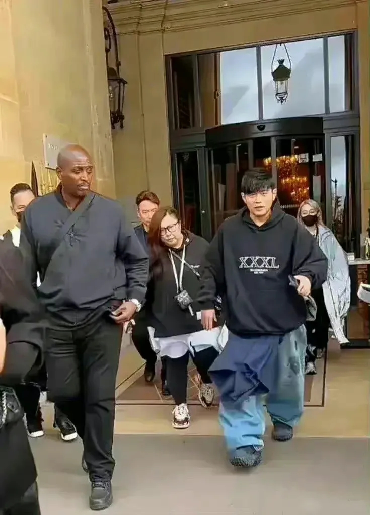 巴黎时装大秀上的周杰伦，什么水平？_图3