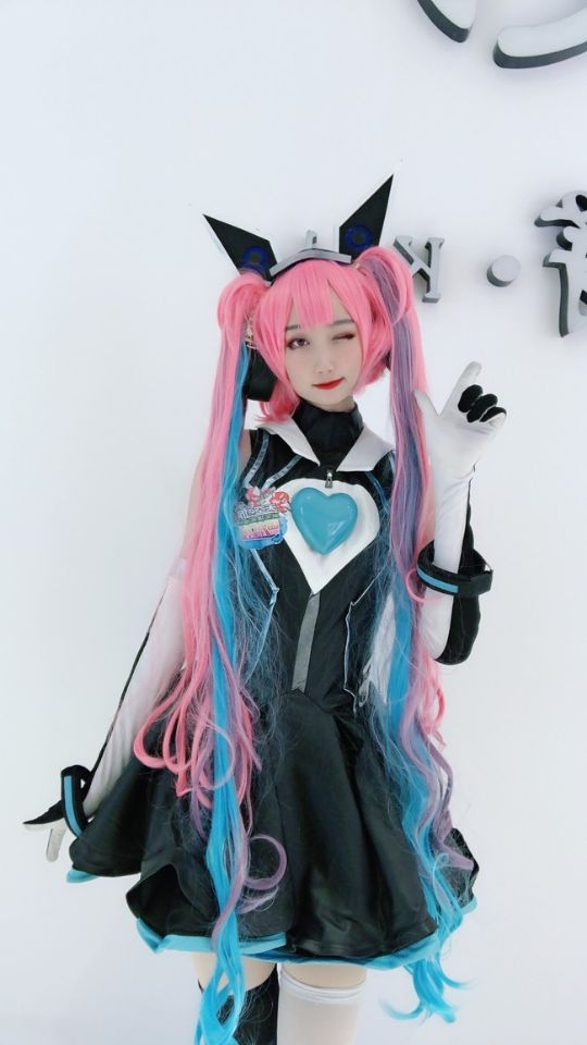 是安吉拉COS二次元，还是初音未来cosplay？_图3