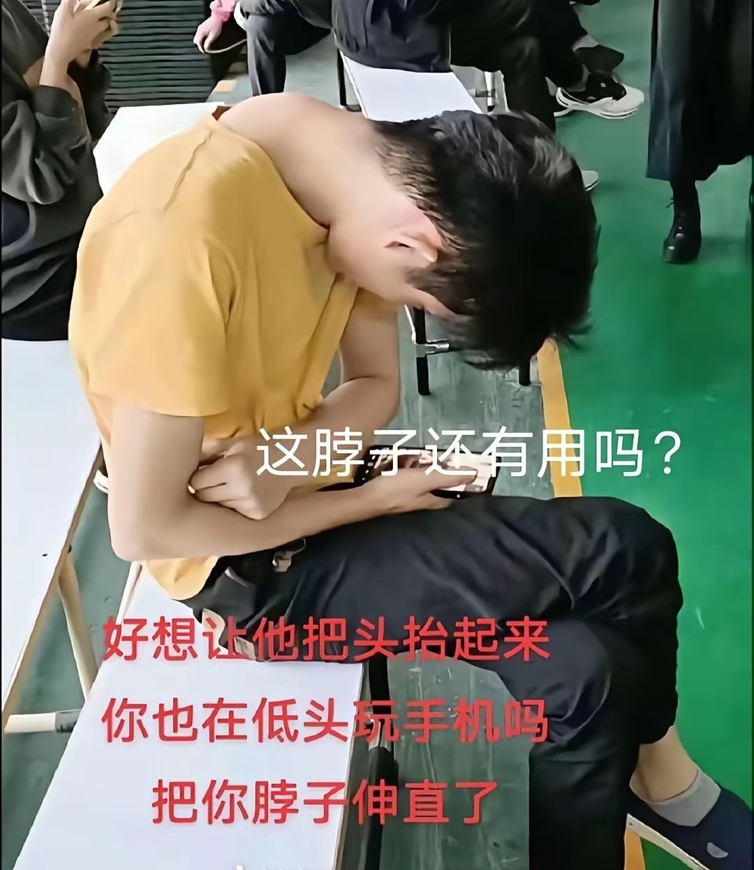 少玩会儿手机游戏吧..._图3