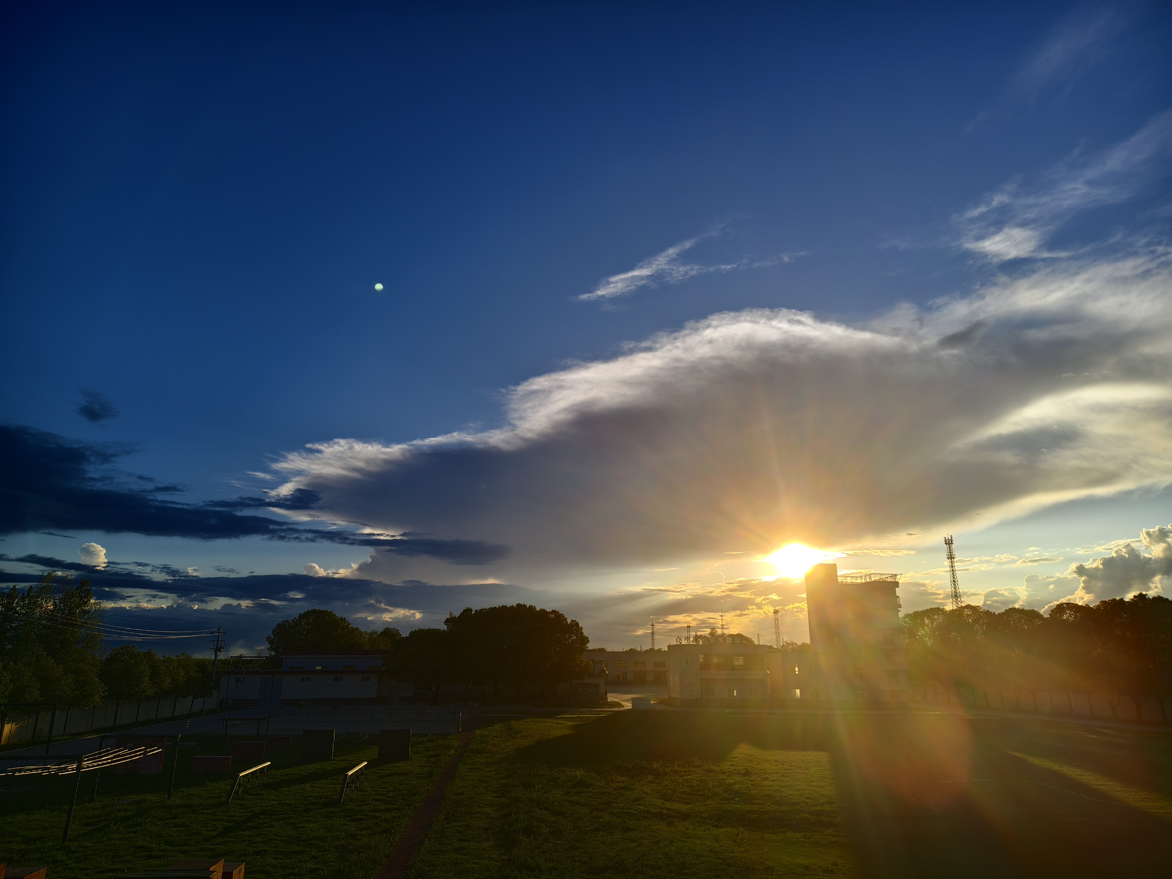 wf玩的眼睛酸了，出来放松放松！看看晚霞_图2