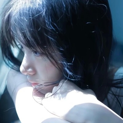 小曼.