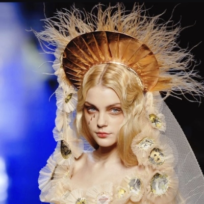 每天都很努力的杠精vid810