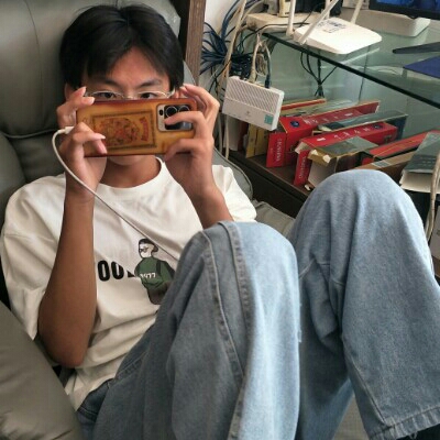 爱打游戏的李嘉诺