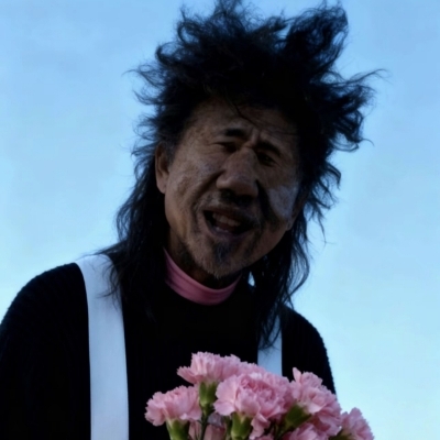 沙滩上的帅坤